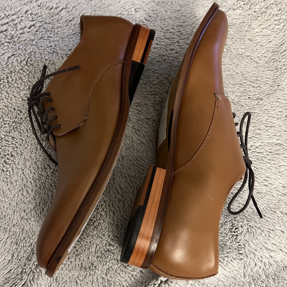 Banana Republic Brown Leather Oxfords with Classic Design